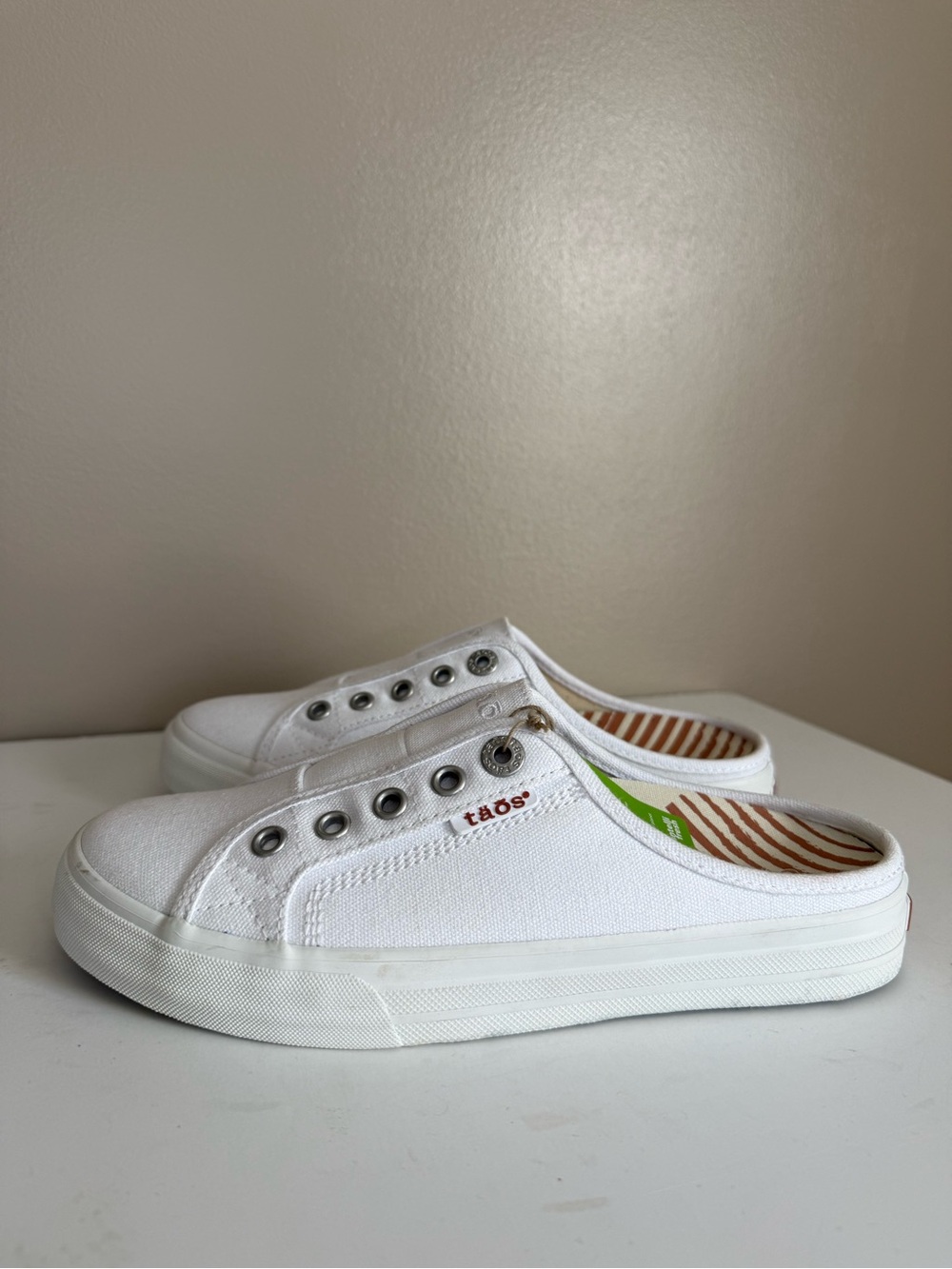 NWT Taos Footwear White Canvas Ez Soul Open Back Sneaker Slip In Mule Women’s 7